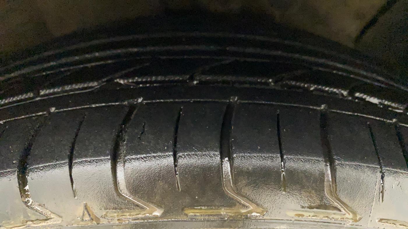 2018 Hyundai Verna 1.6 VTVT SX O, CNG, Manual, 90,120 km, Right Front Tyre Tread