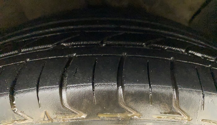 2018 Hyundai Verna 1.6 VTVT SX O, CNG, Manual, 90,120 km, Right Front Tyre Tread