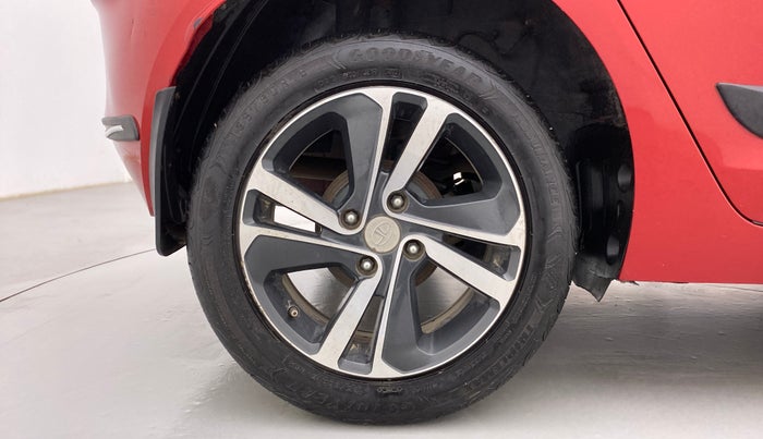 2021 Tata ALTROZ XZ DIESEL, Diesel, Manual, 91,115 km, Right Rear Wheel