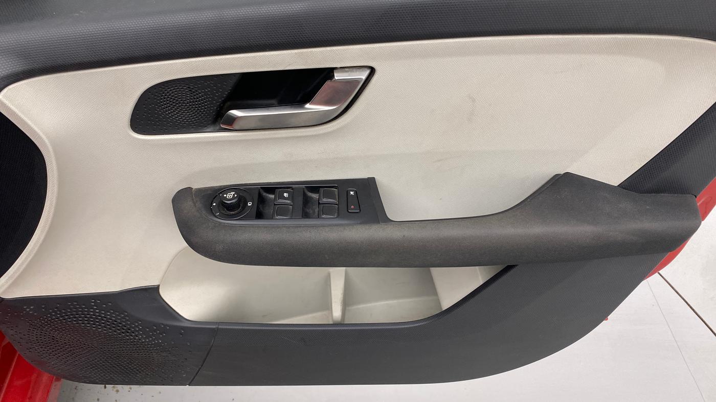 2021 Tata ALTROZ XZ DIESEL, Diesel, Manual, 91,115 km, Driver Side Door Panels Control