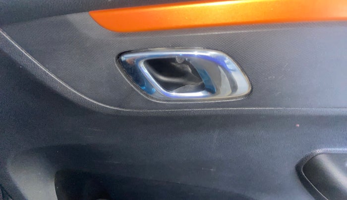 2019 Renault Kwid CLIMBER 1.0 (O), Petrol, Manual, 32,953 km, Driver Side Door Panels Control