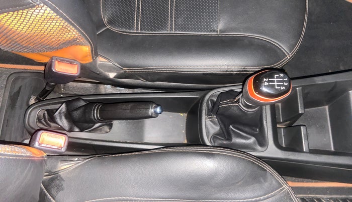 2019 Renault Kwid CLIMBER 1.0 (O), Petrol, Manual, 32,953 km, Gear Lever