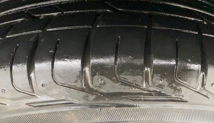 2023 Tata NEXON FEARLESS + SUNROOF DUAL TONE 1.2 PETROL, Petrol, Manual, 13,619 km, Left Rear Tyre Tread