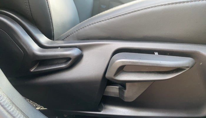 2023 Tata NEXON FEARLESS + SUNROOF DUAL TONE 1.2 PETROL, Petrol, Manual, 13,619 km, Driver Side Adjustment Panel