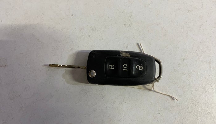 2019 Tata Tiago XZ PLUS PETROL, CNG, Manual, 1,15,772 km, Key Close Up