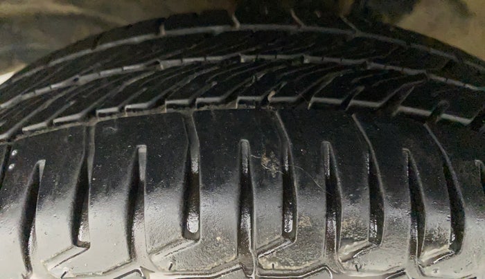 2015 Maruti Wagon R 1.0 VXI, CNG, Manual, 84,483 km, Left Front Tyre Tread