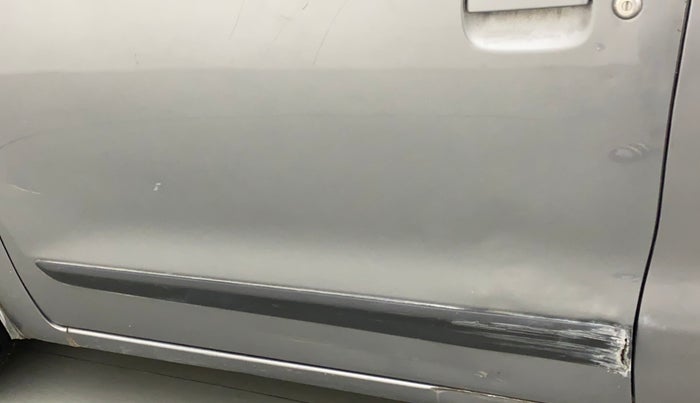 2015 Maruti Wagon R 1.0 VXI, CNG, Manual, 84,483 km, Front passenger door - Slightly dented