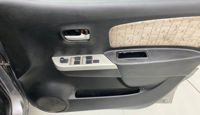 2015 Maruti Wagon R 1.0 VXI, CNG, Manual, 84,483 km, Driver Side Door Panels Control