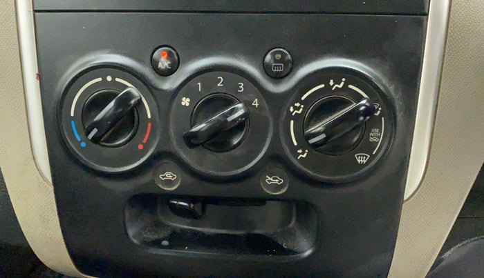 2015 Maruti Wagon R 1.0 VXI, CNG, Manual, 84,483 km, AC Unit - Directional switch has minor damage