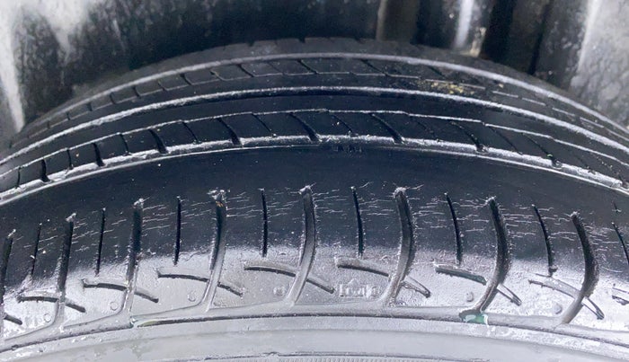 2017 Maruti Ciaz VDI+ SHVS, Diesel, Manual, 59,662 km, Left Rear Tyre Tread