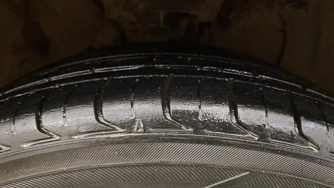 2015 Hyundai Elite i20 ASTA 1.2, CNG, Manual, 1,04,504 km, Right Front Tyre Tread
