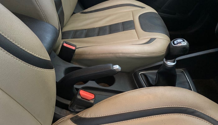 2015 Hyundai Elite i20 ASTA 1.2, CNG, Manual, 1,04,472 km, Gear Lever