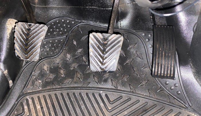 2015 Hyundai Elite i20 ASTA 1.2, CNG, Manual, 1,04,472 km, Pedals