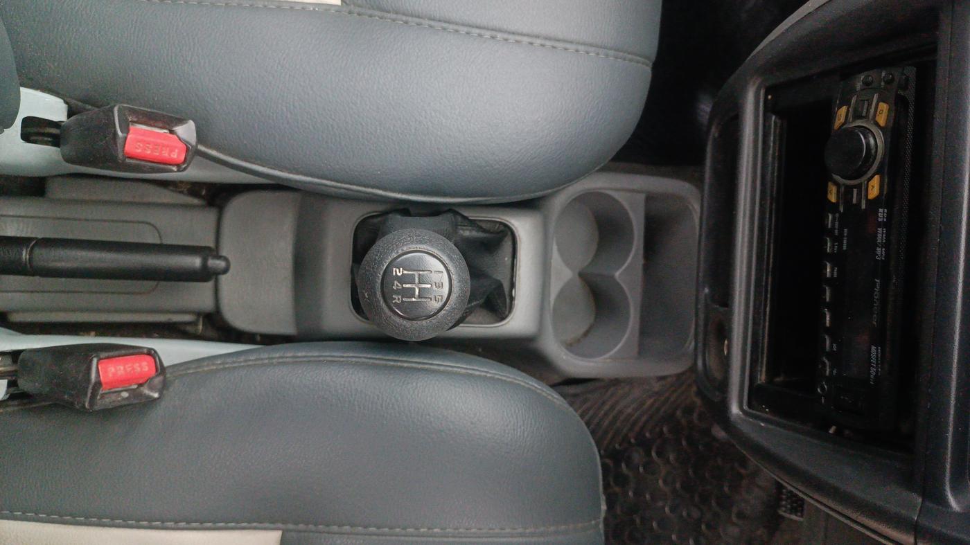 2013 Maruti Alto K10 VXI, Petrol, Manual, 63,857 km, Gear Lever