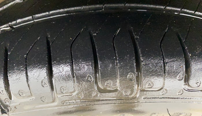 2016 Maruti Alto K10 VXI, Petrol, Manual, 25,325 km, Left Front Tyre Tread