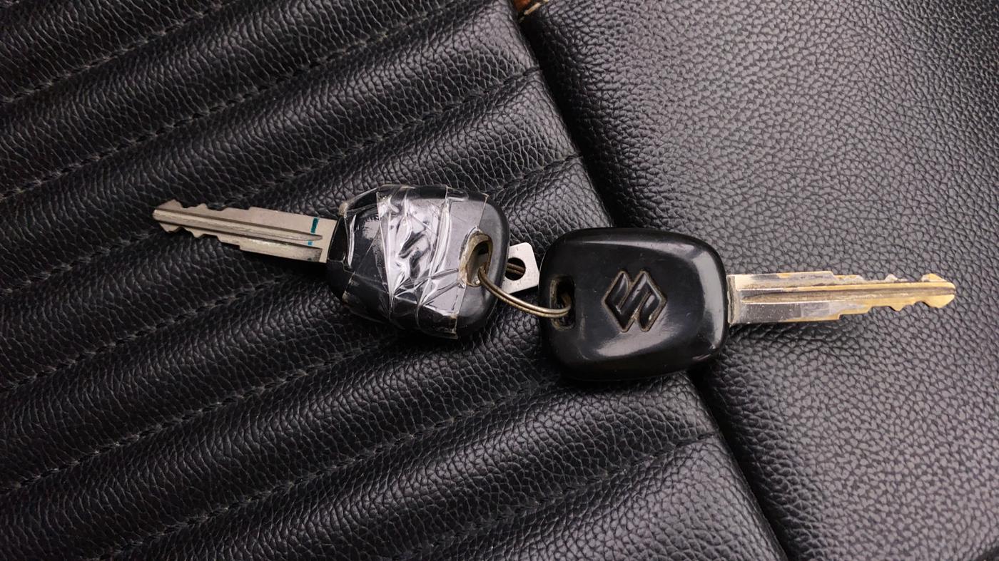 2016 Maruti Alto K10 VXI, Petrol, Manual, 25,325 km, Key Close Up