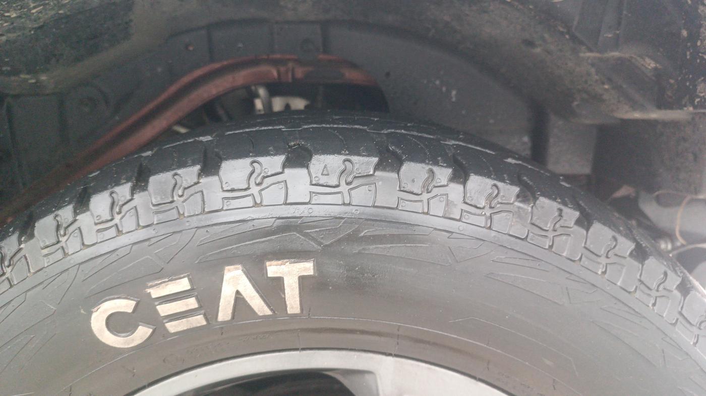 2021 Mahindra Thar LX PETROL HT 4WD AT, Petrol, Automatic, 25,590 km, Right Front Tyre Tread