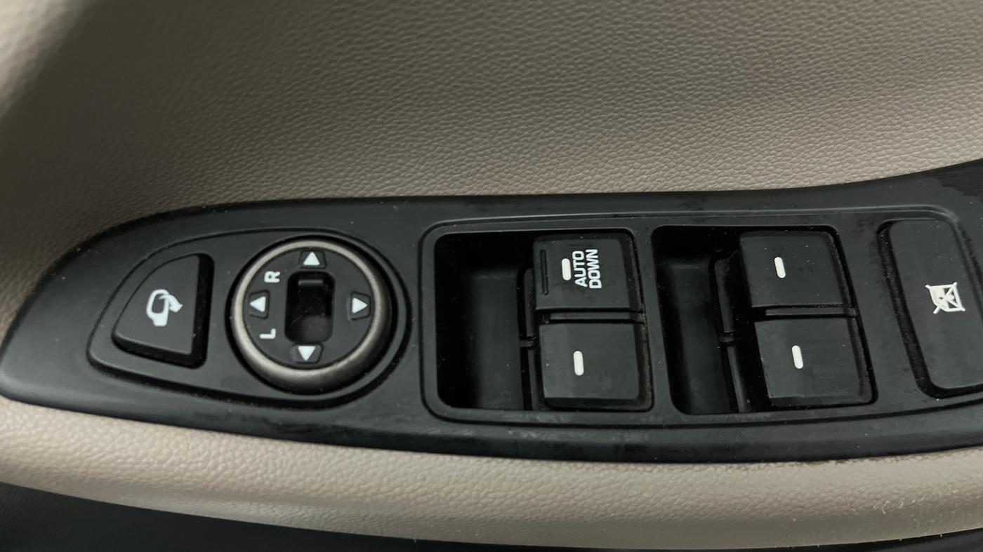 2018 Hyundai Elite i20 SPORTZ 1.2, Petrol, Manual, 37,174 km, Driver Side Door Panels Control