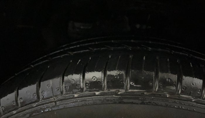 2017 Hyundai Elite i20 ASTA 1.2, Petrol, Manual, 13,773 km, Left Front Tyre Tread