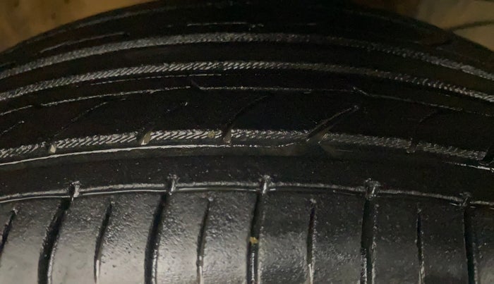 2016 Honda Brio S MT, Petrol, Manual, 54,165 km, Right Front Tyre Tread