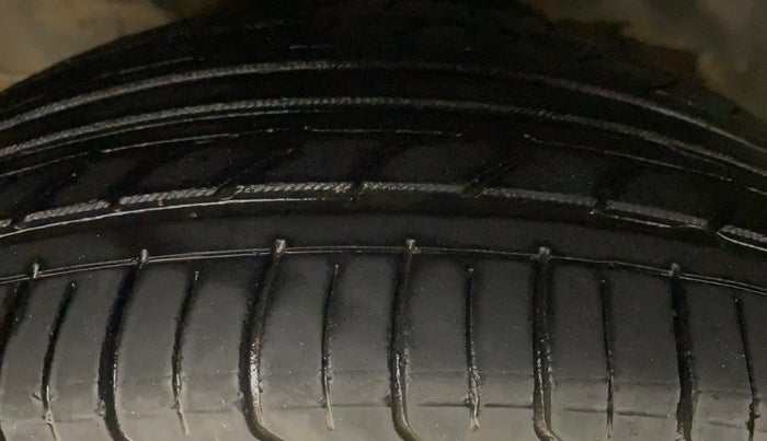 2016 Honda Brio S MT, Petrol, Manual, 54,165 km, Right Rear Tyre Tread