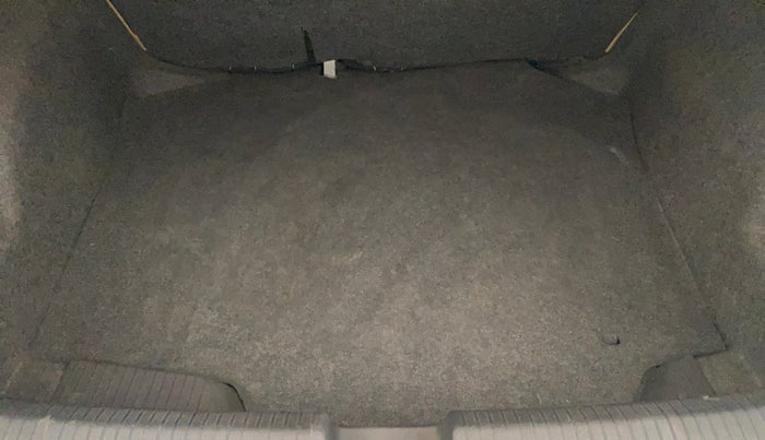 2016 Volkswagen Ameo HIGHLINE1.2L, Petrol, Manual, 75,233 km, Boot Inside