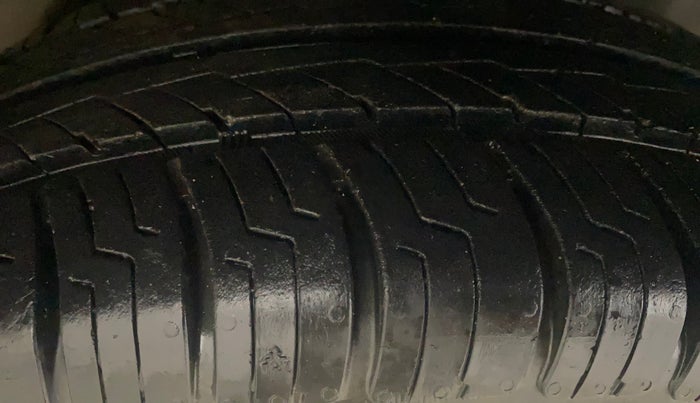 2016 Volkswagen Ameo HIGHLINE1.2L, Petrol, Manual, 75,233 km, Right Rear Tyre Tread