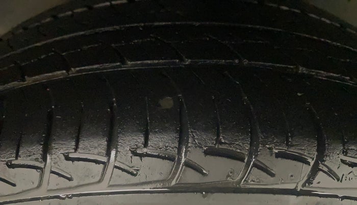 2016 Volkswagen Ameo HIGHLINE1.2L, Petrol, Manual, 75,233 km, Left Rear Tyre Tread