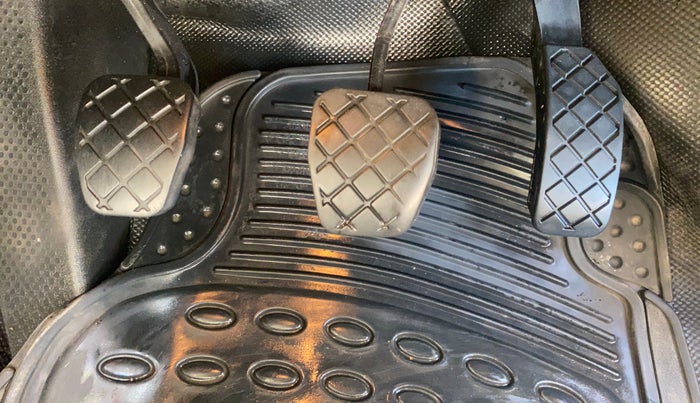 2016 Volkswagen Ameo HIGHLINE1.2L, Petrol, Manual, 75,233 km, Pedals