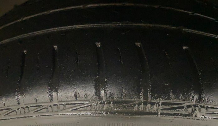 2016 Volkswagen Ameo HIGHLINE1.2L, Petrol, Manual, 75,233 km, Left Front Tyre Tread