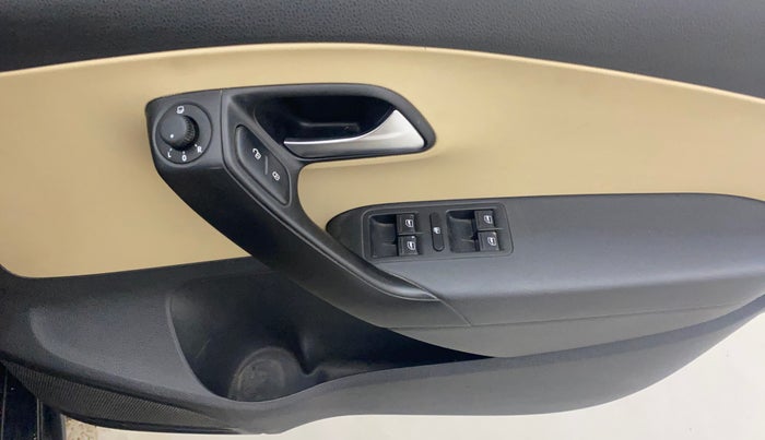 2016 Volkswagen Ameo HIGHLINE1.2L, Petrol, Manual, 75,233 km, Driver Side Door Panels Control