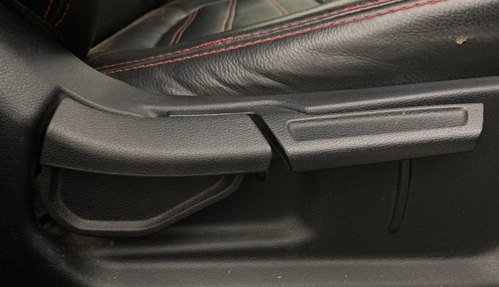 2021 Hyundai VENUE SX 1.5 CRDI, Diesel, Manual, 1,15,100 km, Driver Side Adjustment Panel