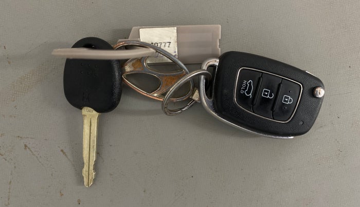 2021 Hyundai VENUE SX 1.5 CRDI, Diesel, Manual, 1,15,100 km, Key Close Up