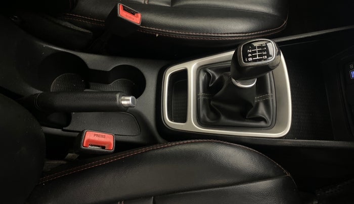 2021 Hyundai VENUE SX 1.5 CRDI, Diesel, Manual, 1,15,100 km, Gear Lever