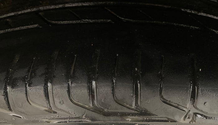 2021 Hyundai VENUE SX 1.5 CRDI, Diesel, Manual, 1,15,100 km, Left Front Tyre Tread