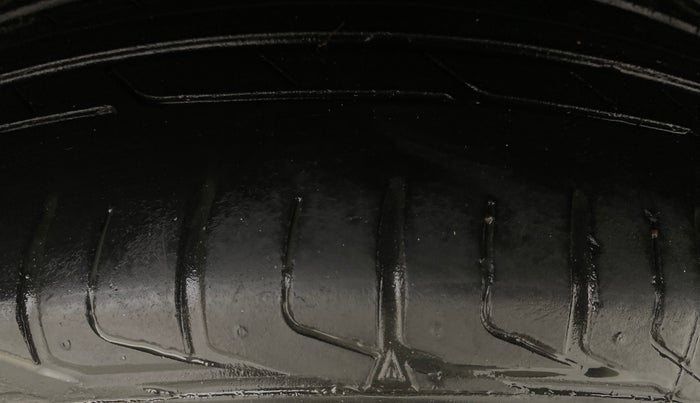 2021 Hyundai VENUE SX 1.5 CRDI, Diesel, Manual, 1,15,100 km, Left Rear Tyre Tread