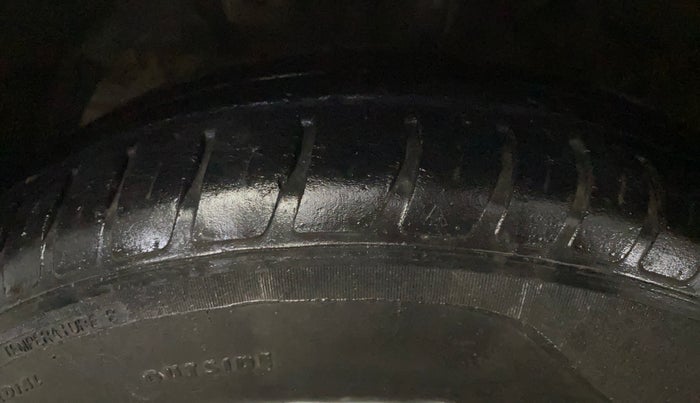2020 Maruti Swift LXI, Petrol, Manual, 59,912 km, Left Front Tyre Tread