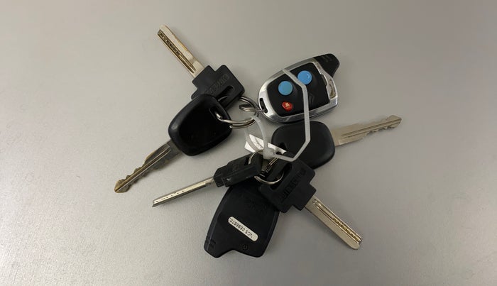 2020 Maruti Swift LXI, Petrol, Manual, 59,912 km, Key Close Up