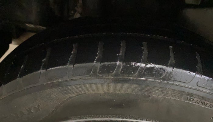 2020 Maruti Swift LXI, Petrol, Manual, 59,912 km, Right Rear Tyre Tread