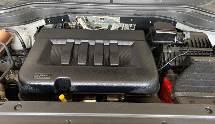 2022 Mahindra XUV700 AX 7 D AT 7 STR, Diesel, Automatic, 71,378 km, Engine View