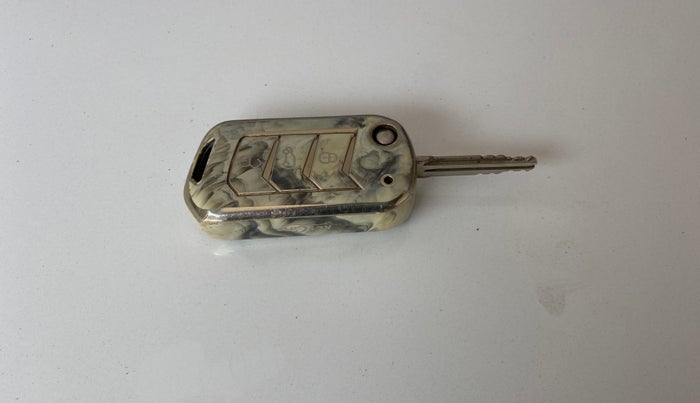 2022 Mahindra XUV700 AX 7 D AT 7 STR, Diesel, Automatic, 71,378 km, Key Close Up