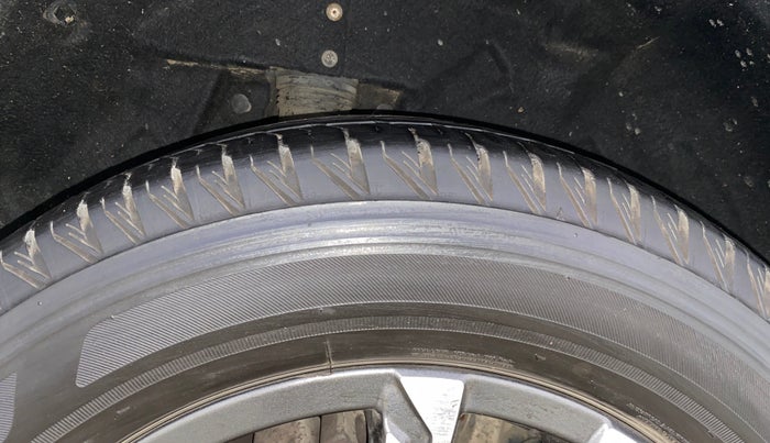 2022 Mahindra XUV700 AX 7 D AT 7 STR, Diesel, Automatic, 71,378 km, Right Rear Tyre Tread