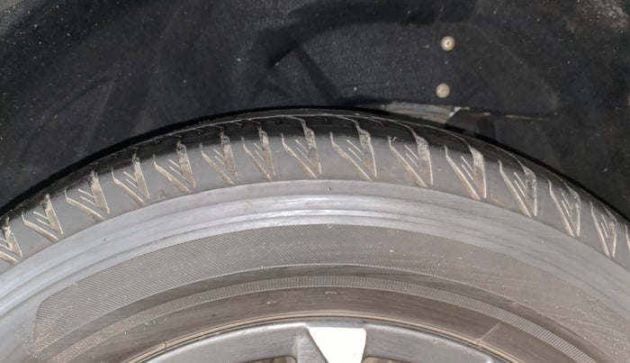 2022 Mahindra XUV700 AX 7 D AT 7 STR, Diesel, Automatic, 71,378 km, Left Rear Tyre Tread