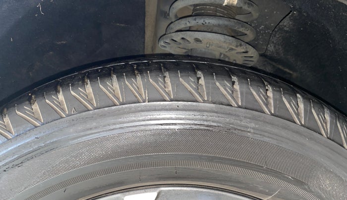 2022 Mahindra XUV700 AX 7 D AT 7 STR, Diesel, Automatic, 71,378 km, Left Front Tyre Tread
