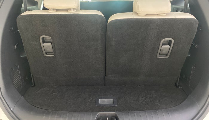 2022 Mahindra XUV700 AX 7 D AT 7 STR, Diesel, Automatic, 71,378 km, Boot Inside