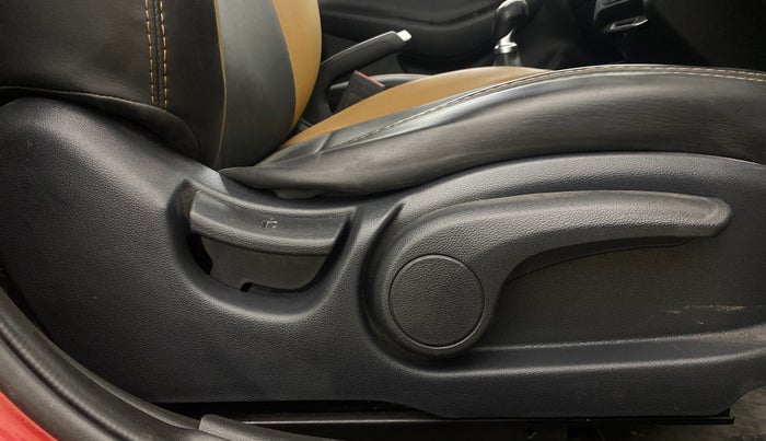 2016 Hyundai i20 Active 1.2 SX, Petrol, Manual, 70,446 km, Driver Side Adjustment Panel