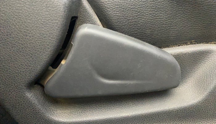 2016 Renault Kwid RXT 0.8, Petrol, Manual, 74,479 km, Driver Side Adjustment Panel