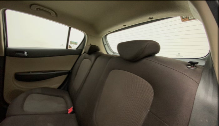 2013 Hyundai i20 SPORTZ 1.2, Petrol, Manual, 72,601 km, Right Side Rear Door Cabin
