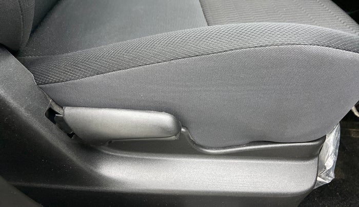 2022 Maruti Vitara Brezza LXI, Petrol, Manual, 1,695 km, Driver Side Adjustment Panel