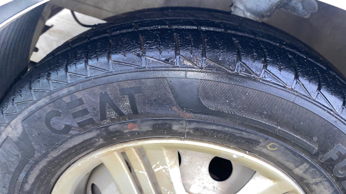 2016 Hyundai Eon ERA +, Petrol, Manual, 29,274 km, Left Front Tyre Tread